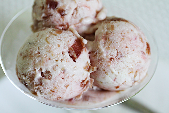Rhubarb gelato