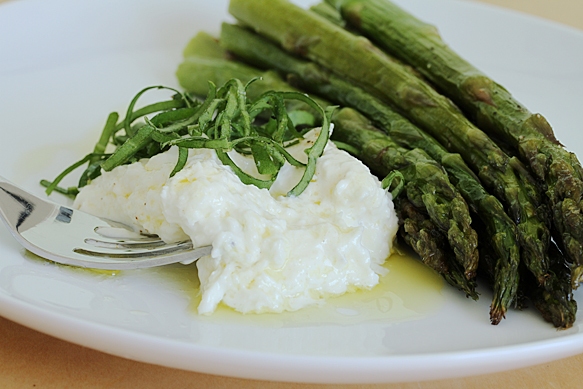 Roasted asparagus with burrata
