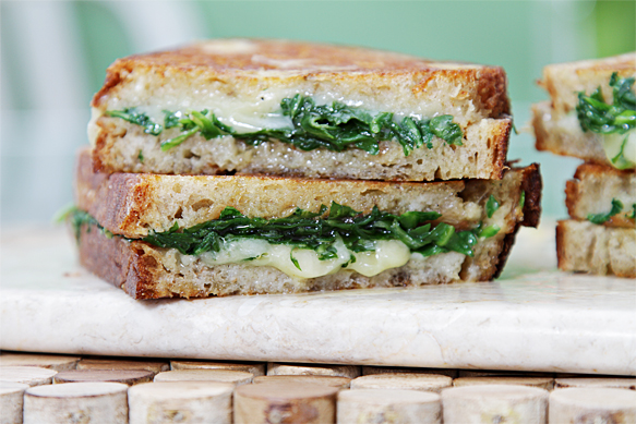 Grilled cheese sandwich with garlic confit and baby arugula