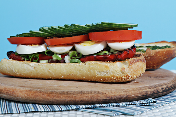 Food and Style - Pan bagnat with grilled peppers and basil vinaigrette