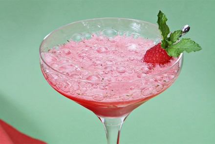 Raspberry-Champagne mojito