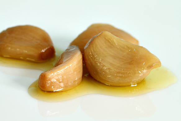 Garlic confit close 583x388 Garlic confit