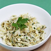 Fresh fettuccine with artichokes and white truffle oil